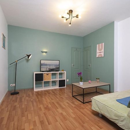 Appart Calme Avec Parking Proche Place Ney Анже Экстерьер фото
